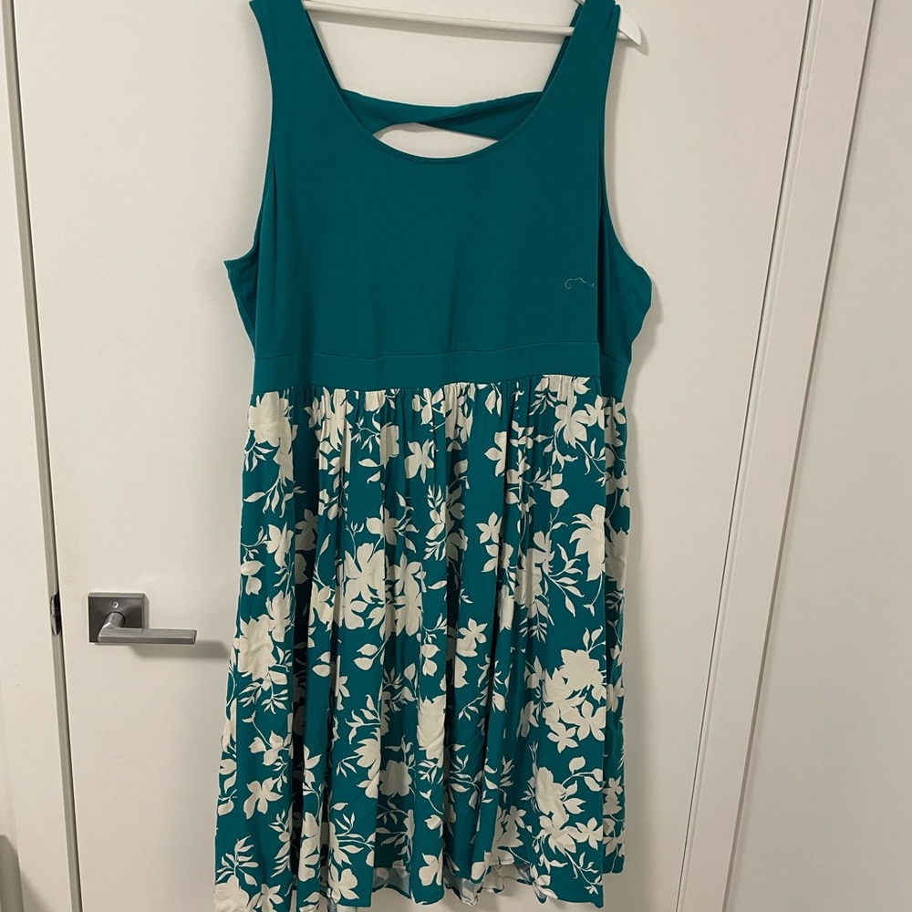 Green and White Sleeveless Fit and Flare Sundress